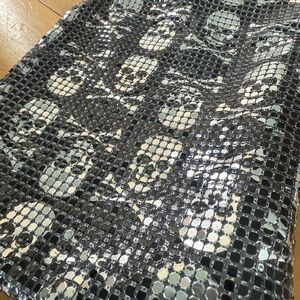 Claire's Silver and White Icing Label